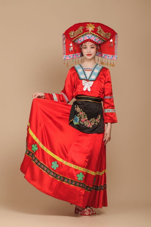 红色壮韵 女性民族服饰的绚丽华章